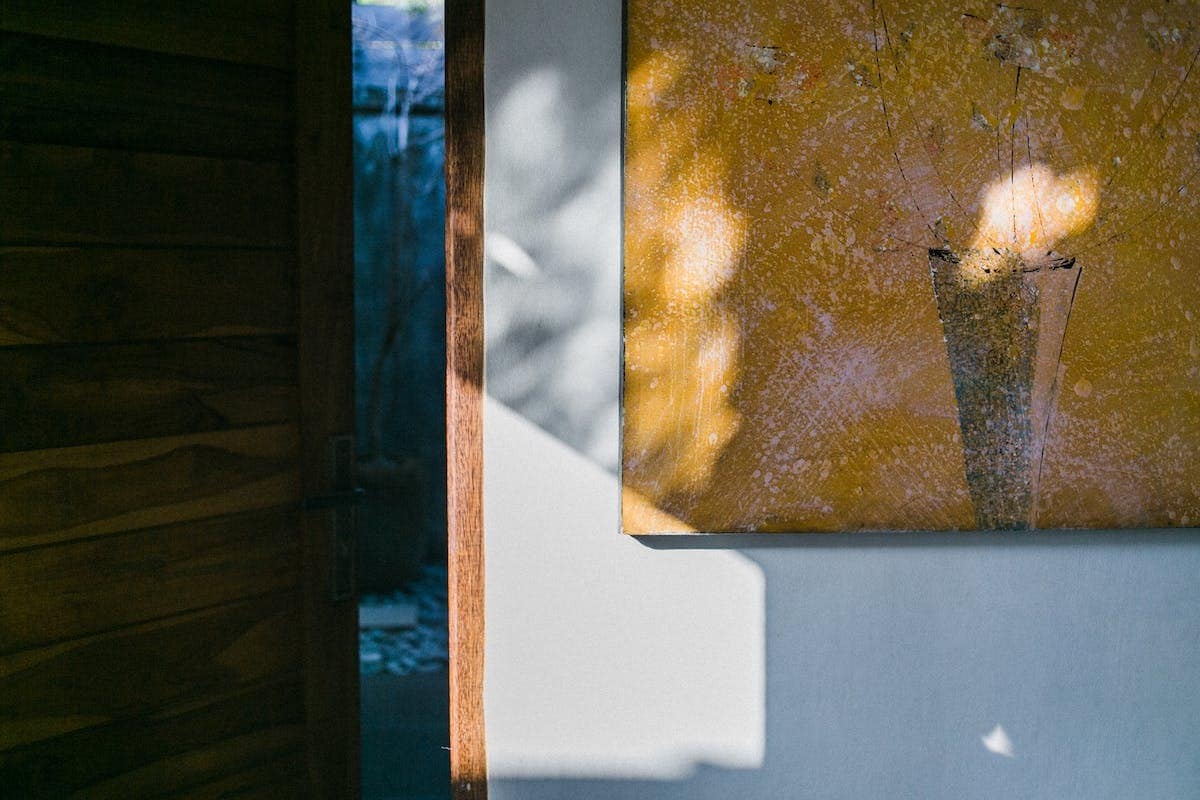 Comment peindre une porte en bois avec des rainures efficacement et facilement La Petite Revue