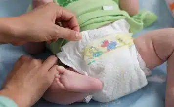 Reconnaître les signes qu’une couche Pampers est trop grande pour bébé