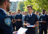 Jeunes candidats en formation policiere en plein air