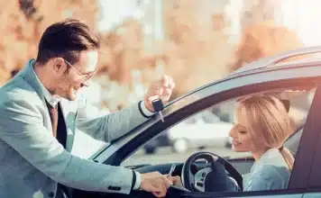 Comparez les offres des différents loueurs de voiture de standing